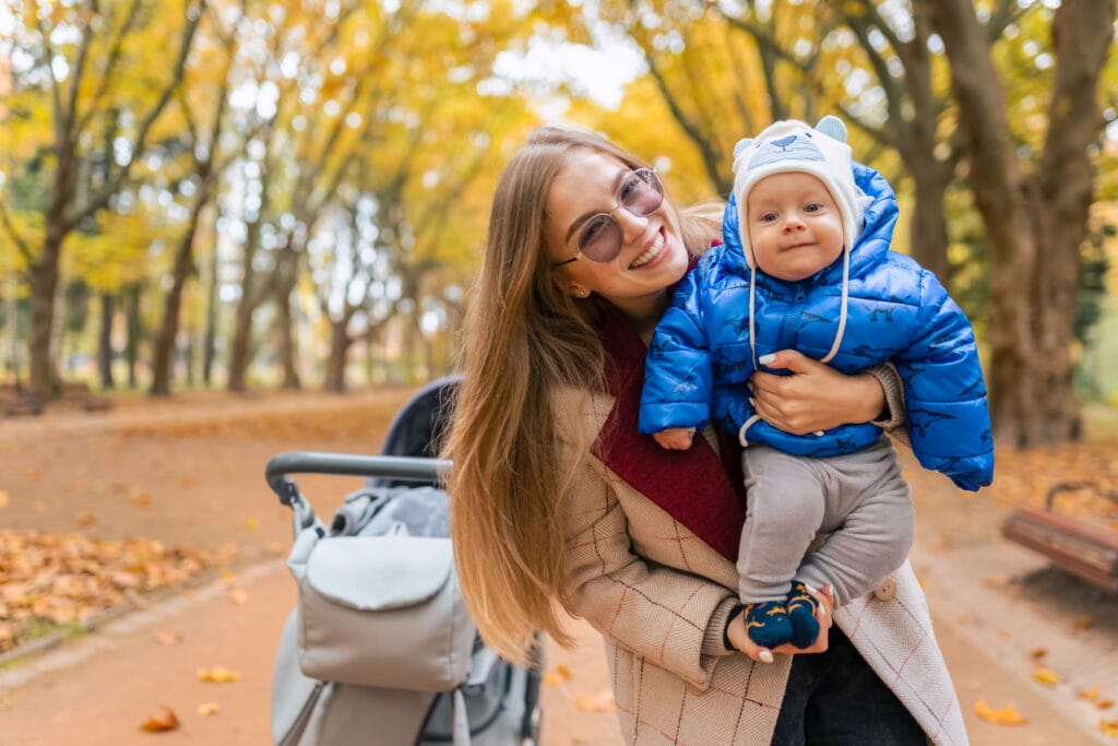 une maman avec son bébé